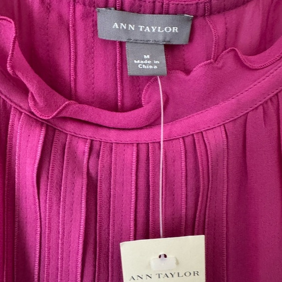 💥Ann Taylor Magenta Pleated Sleeveless Top - Picture 3 of 8